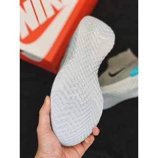 Giày Nike Epic React Rise màu xám.
