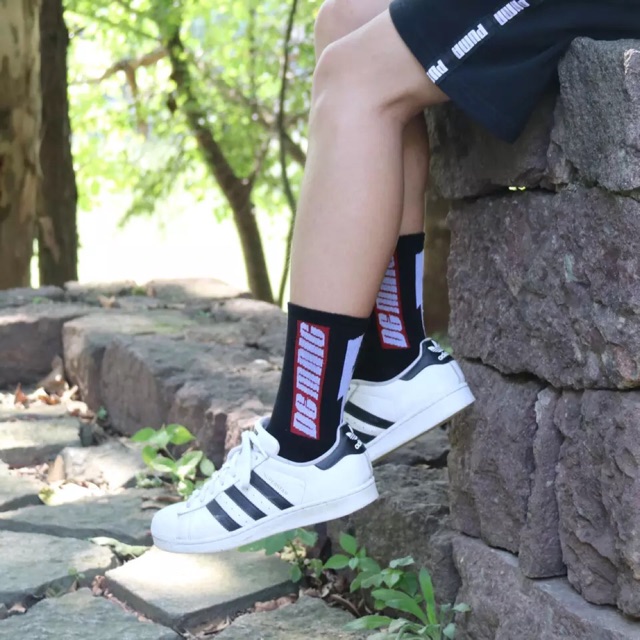 Vớ tất cao cổ Ulzzang phối chữ và hình tia chớp.