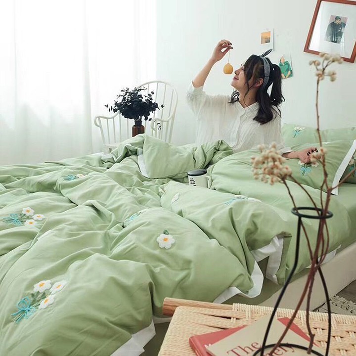 Bộ chăn ga gối , drap giường chất vải ĐŨI SILK họa tiết chùm hoa xanh