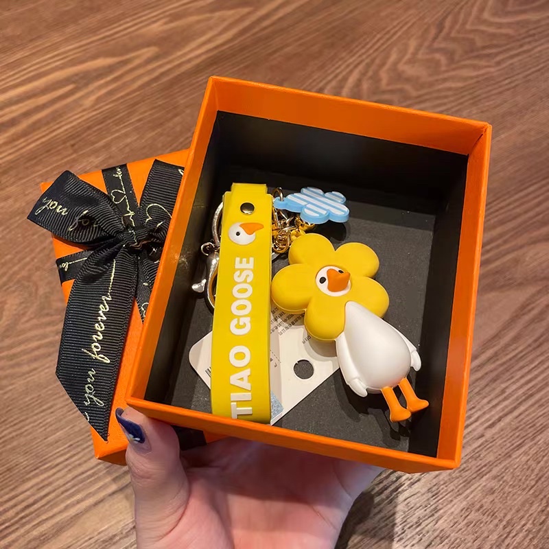 Móc khoá vịt hoạt hình kèm hoạ tiết mới lạ - phong cách Choose Me