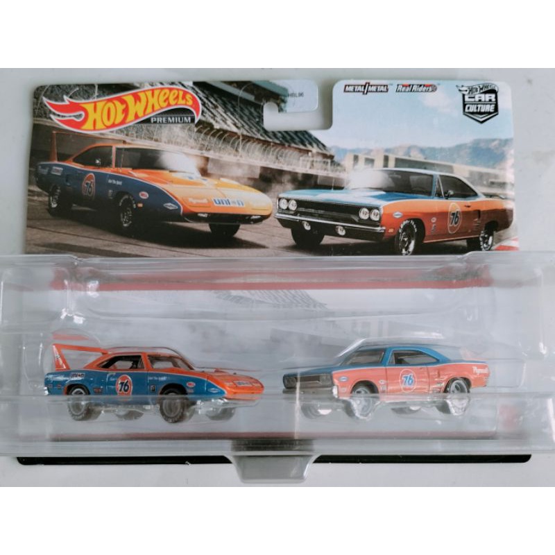 Xe mô hình Hot Wheels 2022 car culture walmart exclusive set of 2 plymouth roadrunner gulf