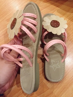 Sandal hoa cho bé cực xinh iu