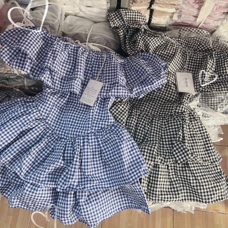 (sẵn )váy caro trễ vai form xoè siêu xinh (hình thật shop Thảo Nhỏ Store chụp phía sau )