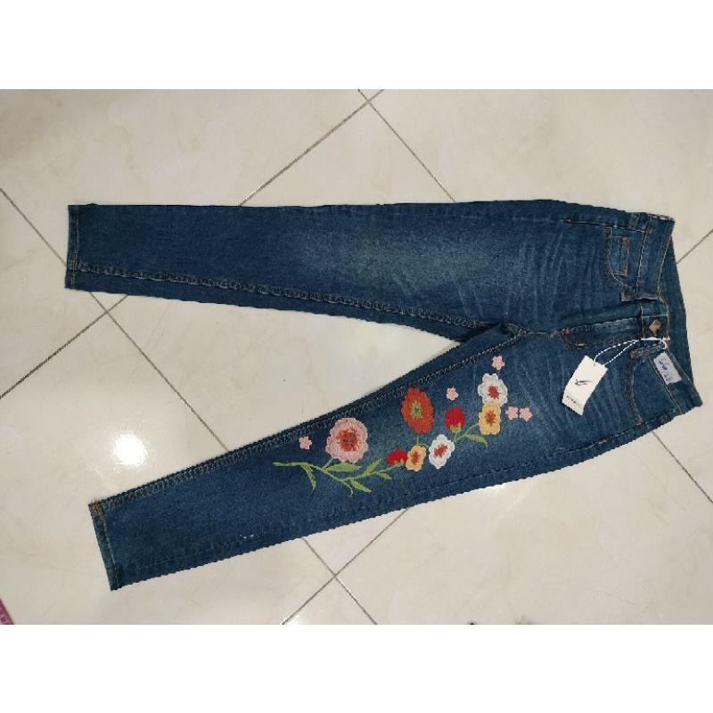 Quần jean thêu vnxk