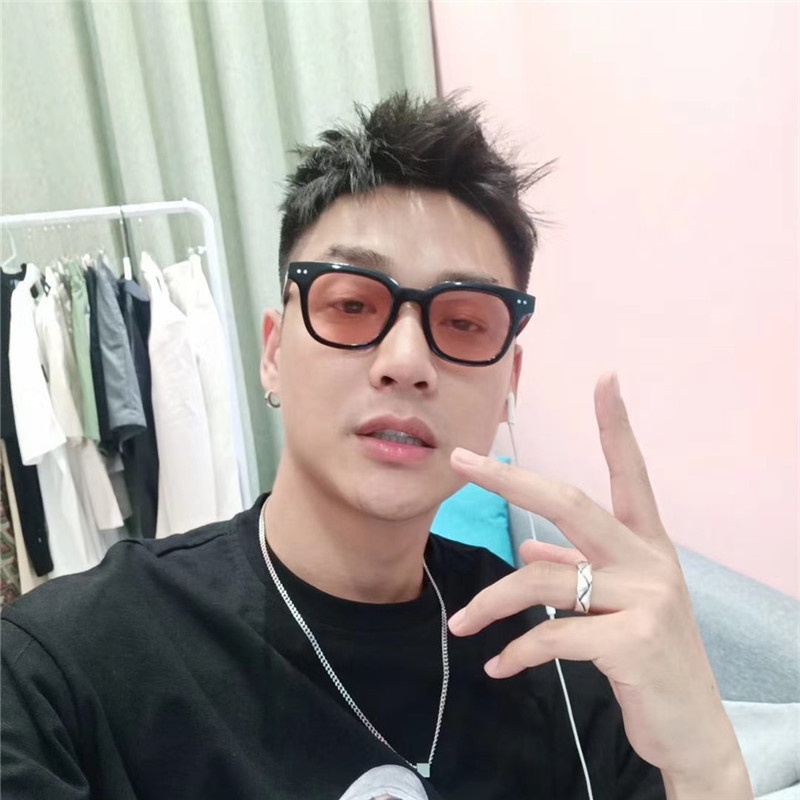 Kính Mát Chống Tia UV Thời Trang Dành Cho Cả Nam Và Nữ