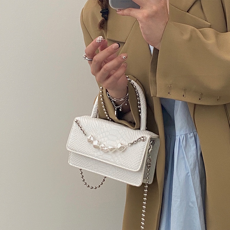 Túi đeo chéo IELGY phối chuỗi hạt phong cách retro thời trang cho nữ