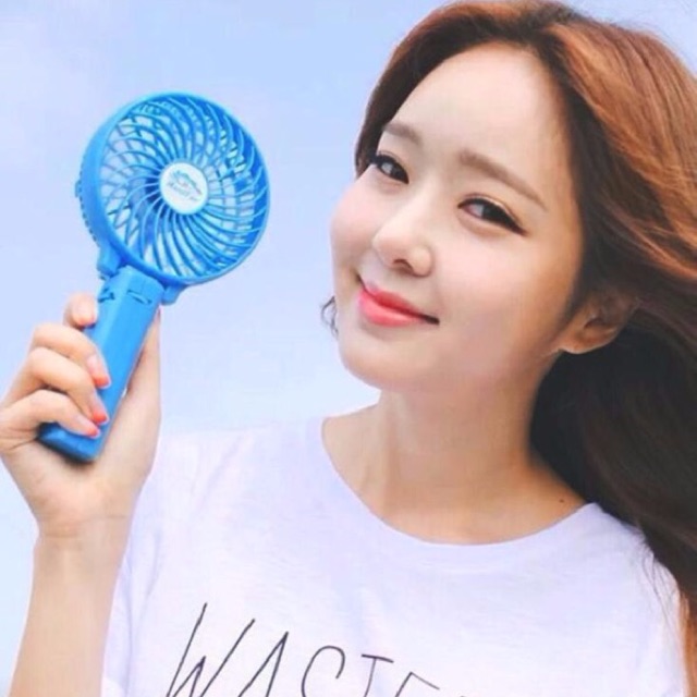 Quạt mini tay cầm tích điện giá sỉ