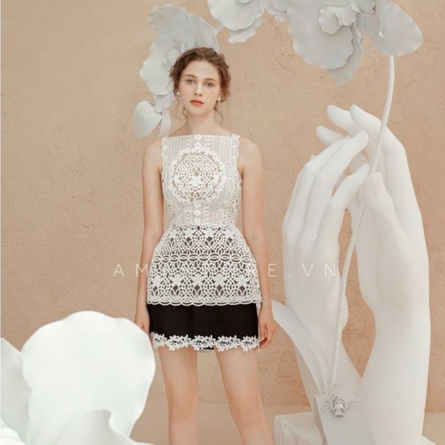 Chân váy ngắn đính hoa xinh xắn | BigBuy360 - bigbuy360.vn
