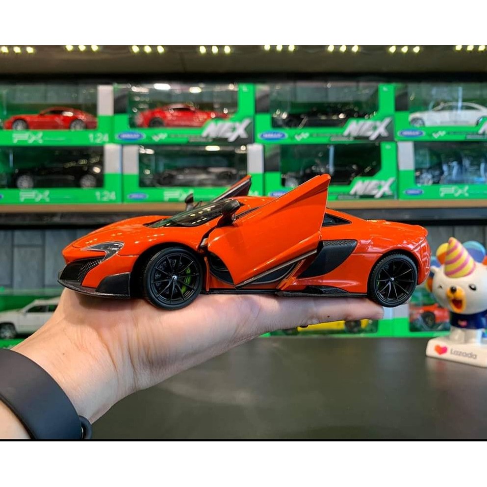 Xe mô hình trưng bày McLaren 675LT tỉ lệ 1:24 hãng Welly màu Cam