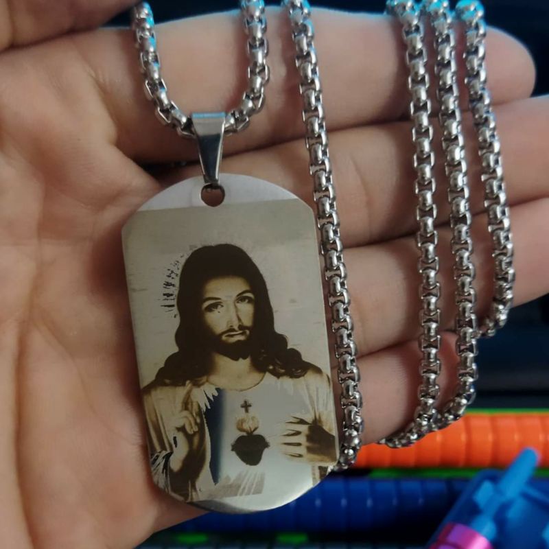 Vòng cổ và mặt dây chuyền thánh giá chúa Giê-su