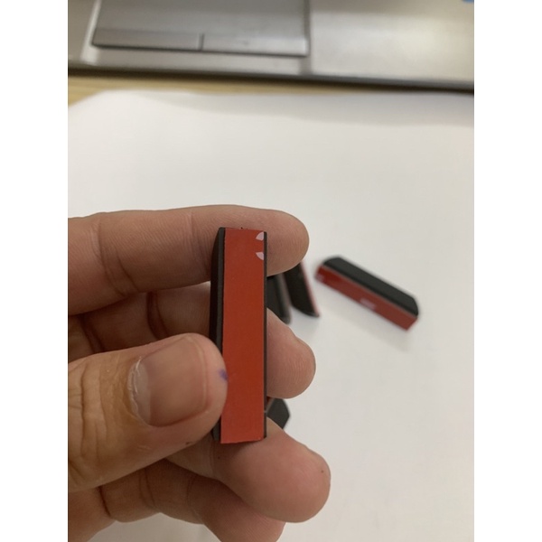 Bộ phụ kiện đế nhựa giữ rèm che nắng nam châm cho xe ô tô