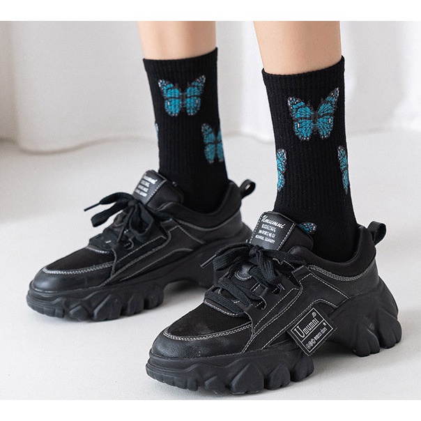 Vớ nữ cao cổ hình Bướm phong cách đường phố, trẻ trung và năng động.