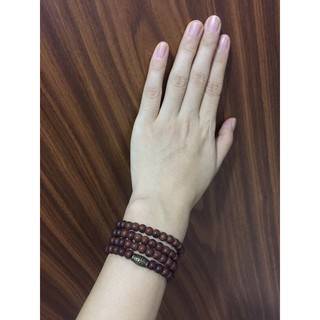 Chuỗi vòng quấn gỗ trắc có charm
