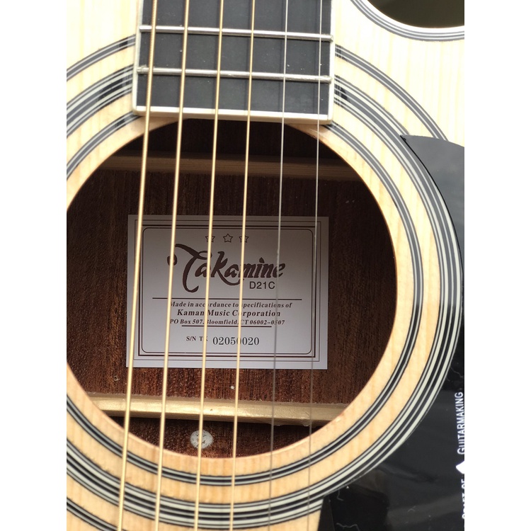 Đàn guitar acoustic Takamine