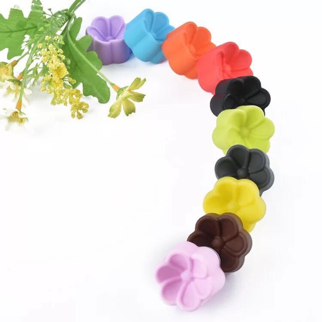 Khuôn silicon làm rau câu 2 lớp.Bán set 20 khuôn gồm 10 khuôn đường kính 5cm và 10 khuôn 3cm cùng một mẫu. Các mẫu hoa.