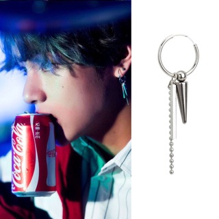 Khuyên tai giống V BTS