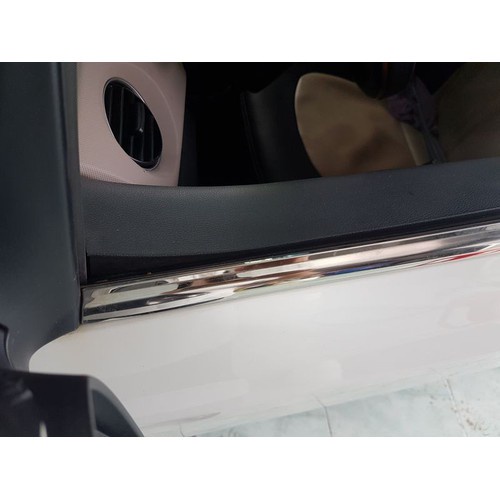 Nẹp chân kính inox theo xe Grand i10 2014 - 2020 bản hatchback và sedan