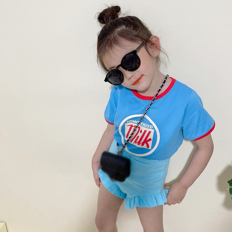 Bộ Áo Thun Ngắn Tay Cổ Tròn In Chữ + Quần Short Viền Ren Dễ Thương Phong Cách Phương Tây Cho Bé Gái