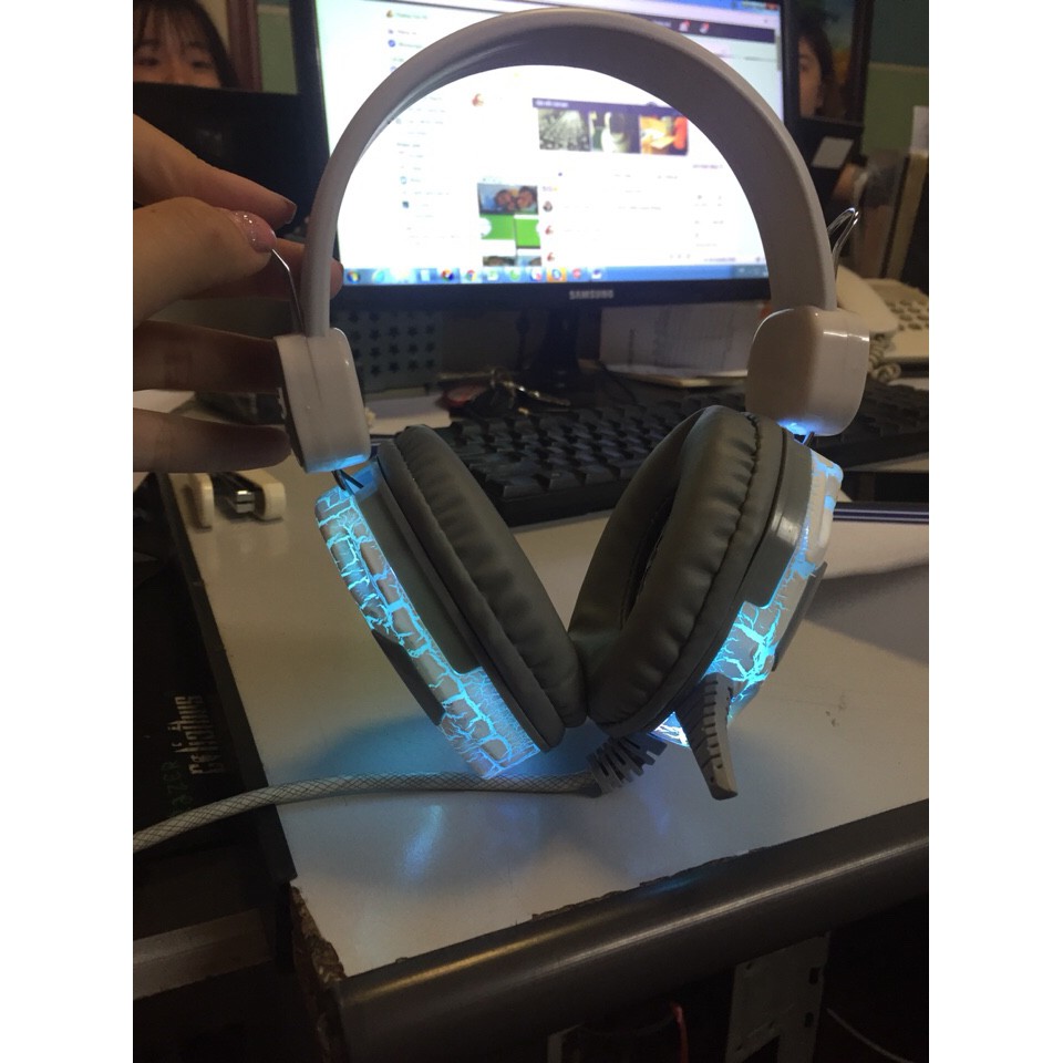 Tai nghe chuyên game QUILIAN A7 led đổi màu | BigBuy360 - bigbuy360.vn