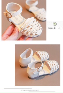 Sandal rọ cho bé