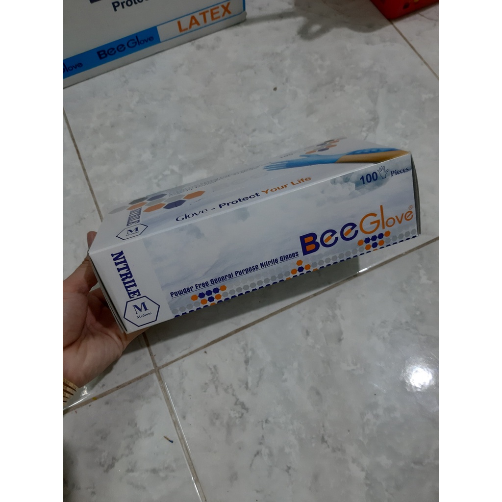 Găng tay cao su cổ tay dài 27 cm Hộp 50 đôi 100 chiếc NITRILE không bột 4.0g & có bột BEE GLOVE chính hãng Màu Trắng kem
