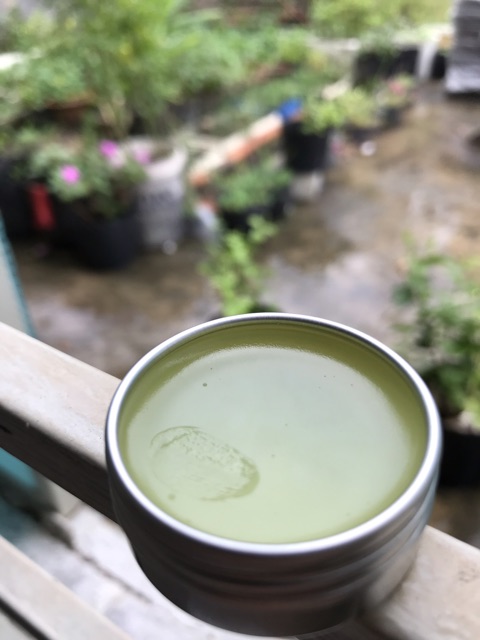 Cao xoa giảm đau bụng ngày kinh nguyệt