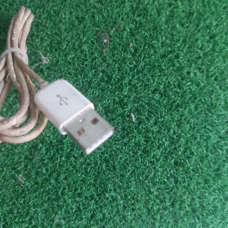 Phụ kiện Apple - 1 đầu usb 1 đầu jack 3.5 y như hình