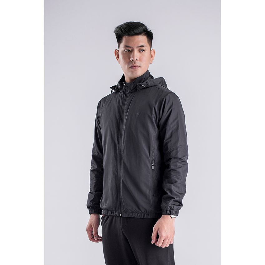 Áo khoác gió nam 2 lớp  ARISTINO AJK022W8  có mũ có thể tháo rời, bề mặt nhẵn mịn, chống thấm nước