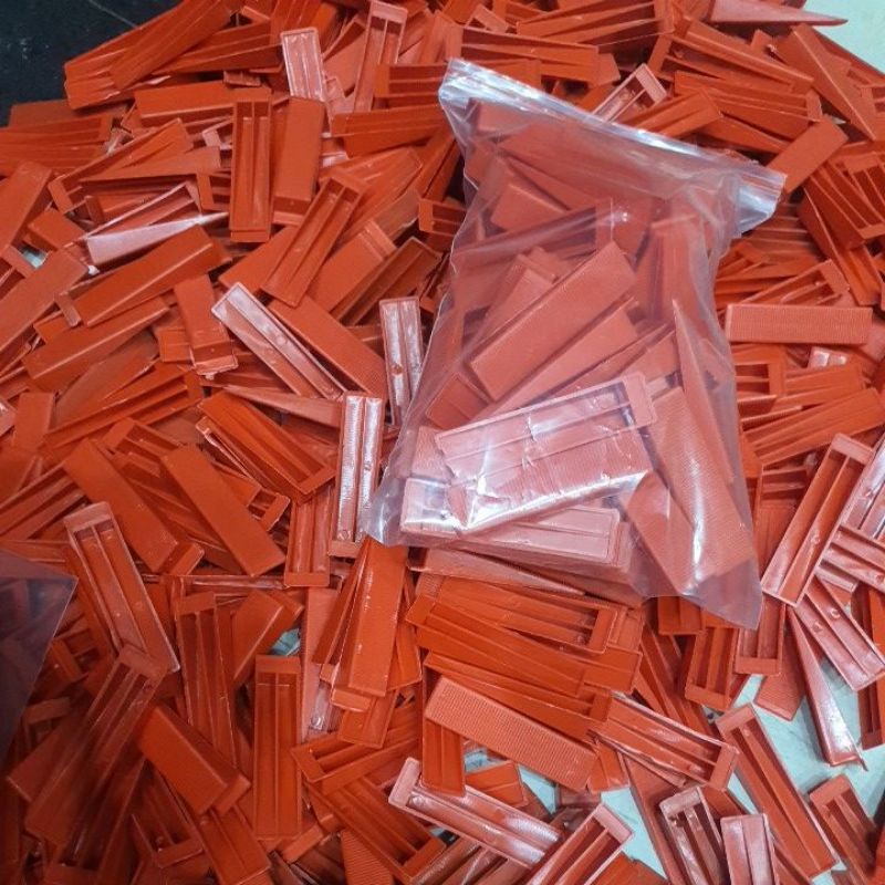 Túi 100 ke nêm cân bằng lát gạch
