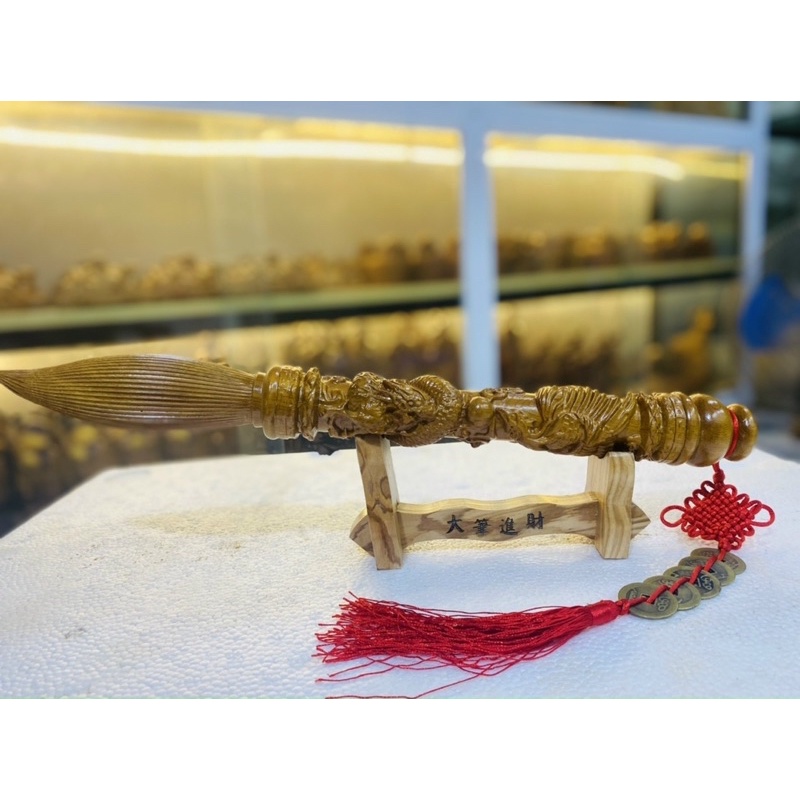 Bút phong thủy bằng gỗ bách 40 cm