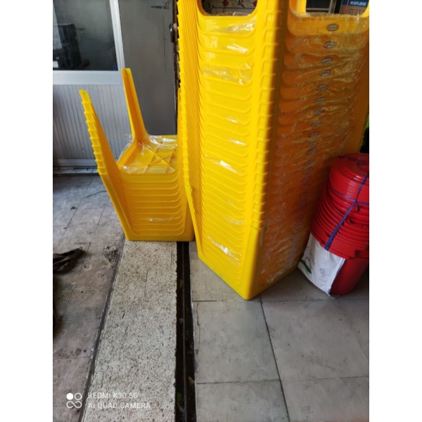 Combo 5 bàn nhựa màu vàng