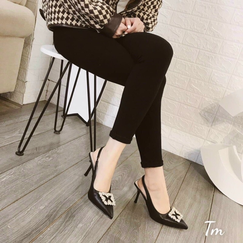 Bán sỉ Giày sandal cao gót bít mũi gót nhọn 8p tag hoa đá vuông hàng Vnxk đẹp