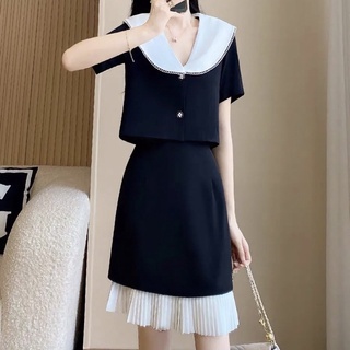 Set đồ chân váy xếp ly tay cộc phối đen trắng