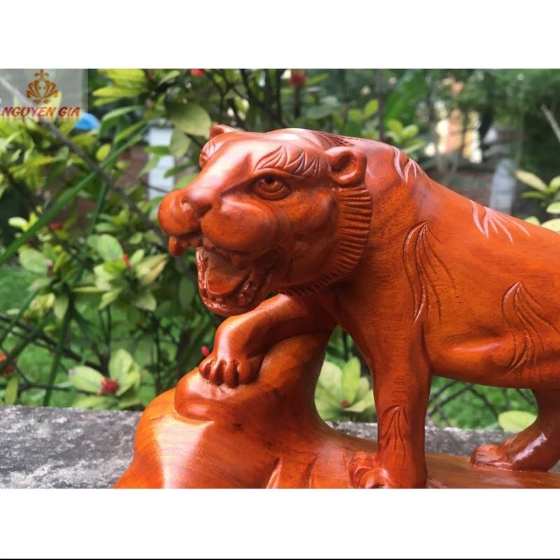 Tượng hổ bằng gỗ hương dài 30cm