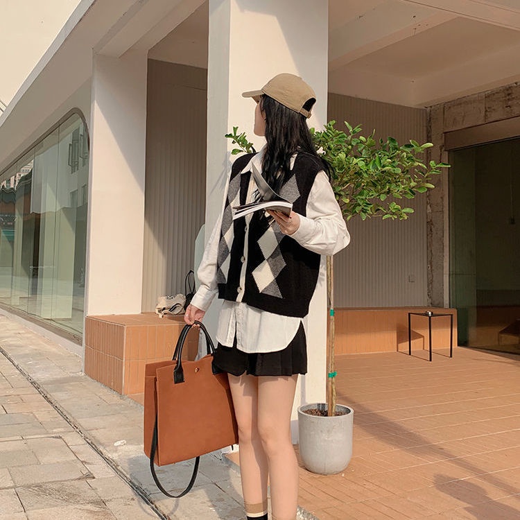 Phiên bản Hàn Quốc  áo cardigan Set áo len cổ chữ V không tay và áo khoác ngoài màu trắng đen phong cách Hàn Quốc cho nữ 77