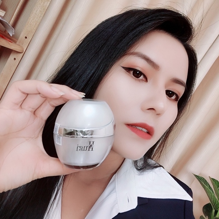 Kem Kim Cương Trắng Hồng Căng Bóng Thu Nhỏ Chân Lông Nâng Tông Trẻ Hóa Chính Hãng HuGi Beauty 30g (Mẫu Nâng Cấp)