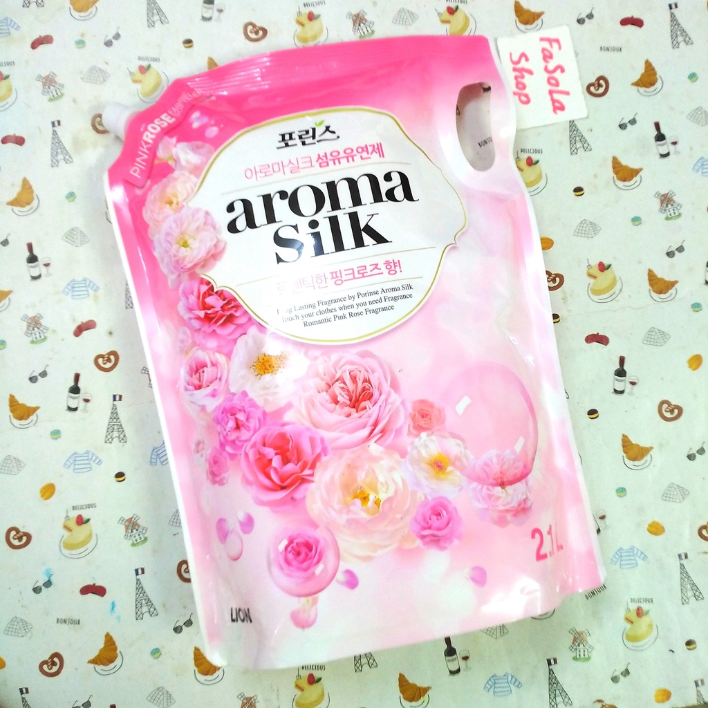 Nước xả vải AROMA SILK 2100ml Hàn Quốc hãng LION pink rose hoa hồng violet tím mềm quần áo fabric softener korea thơm