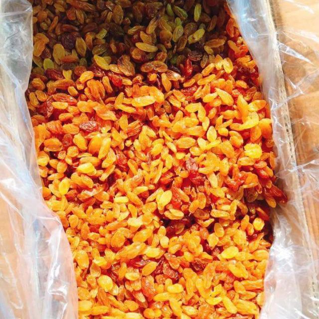 Com bo mứt dừa miếng và nho ấn  250k