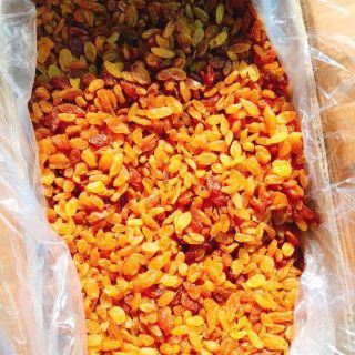 Com bo mứt dừa miếng và nho ấn 250k