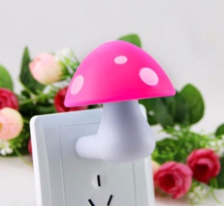 Bóng đèn ngủ cảm ứng hình nấm (màu sắc ngẫu nhiên)