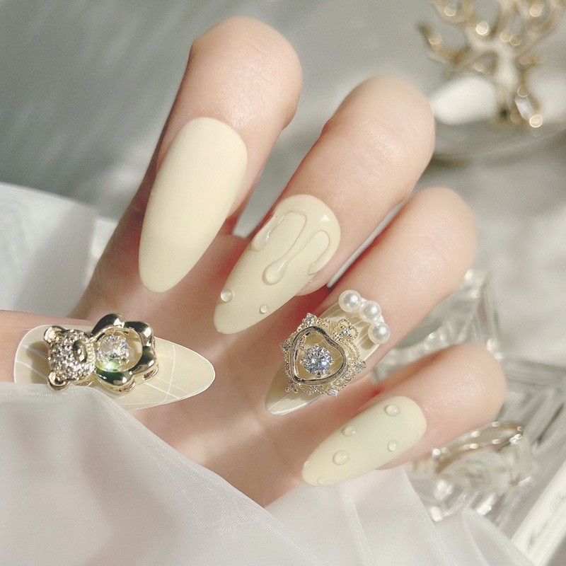 phụ kiện đá hình con gấu lò so gắn móng tay nail