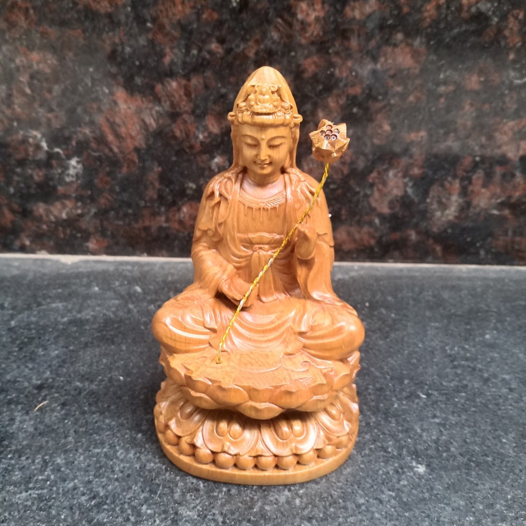 Tượng phật đại thế chí bồ tát bằng gỗ thơm. Cao 15 cm đường kính 9 cm