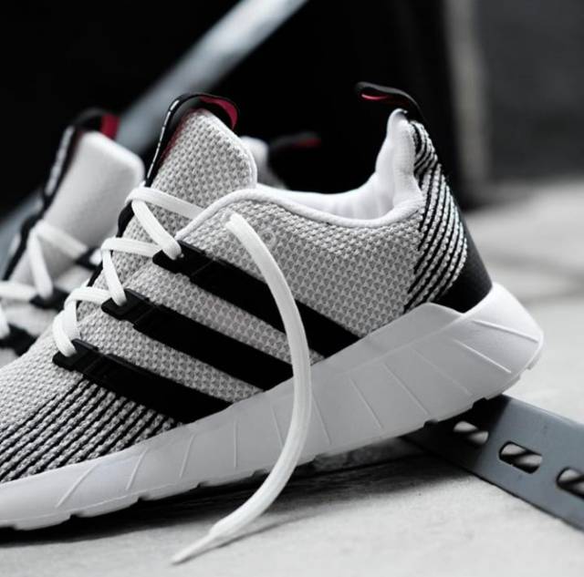 Giày Thể Thao Adidas Phối Sọc Trắng Đen Cá Tính