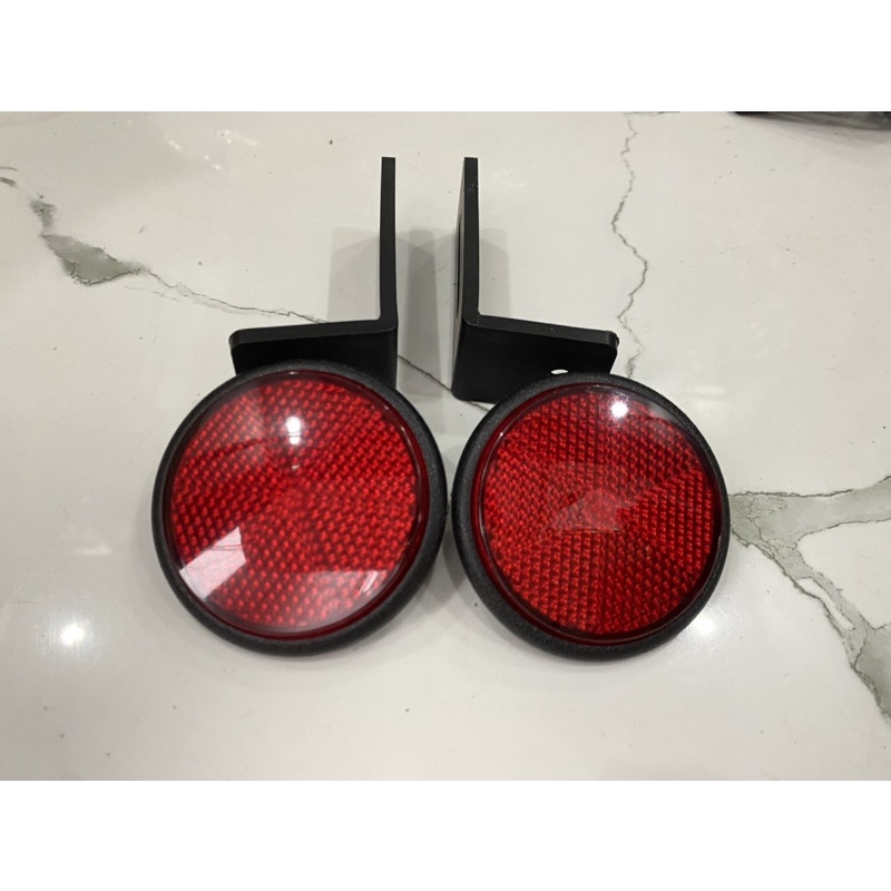 Mắt Mèo Phản Quang Kèm Pát Gắn Xe Máy ( Giá 1 Đôi)