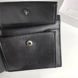 Lacoste ví tiền