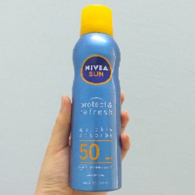 Bình xịt chống nắng kháng nước Nivea Sun Protect &amp; Light Feel Cooling Sun Mist SPF50 200ml (Đức)