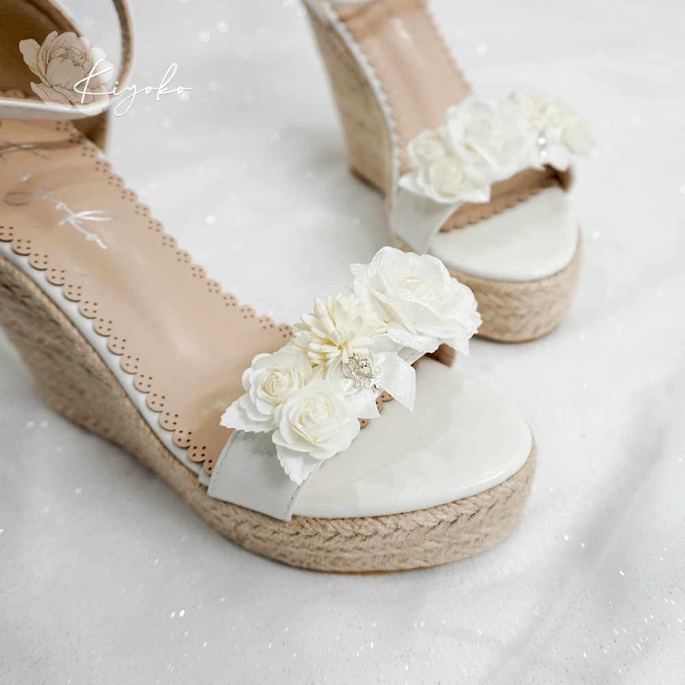 Giày cưới đế xuồng Kiyoko đính hoa trà 11cm