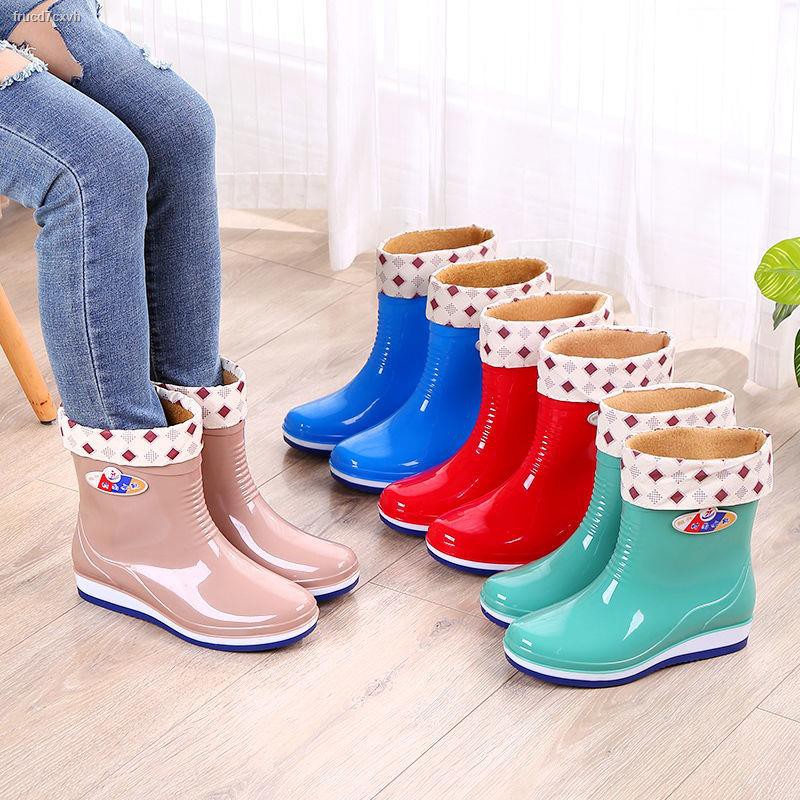 【2021】Giày đi mưa mùa xuân và thu của phụ nữ ống giữa không thấm nước thời trang miệng cạn ủng nhà bếp rửa xe cao su chố