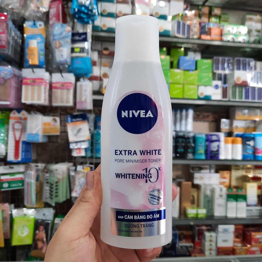 Nước hoa hồng Nivea giúp dưỡng trắng da & se khít lỗ chân lông 200ml