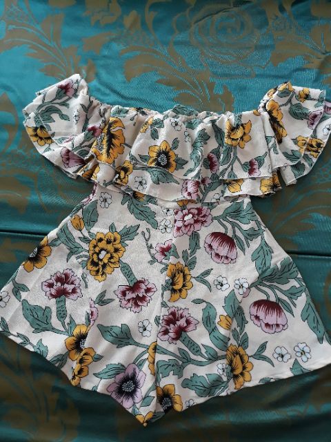 Jumpsuit bẹt vai hoa